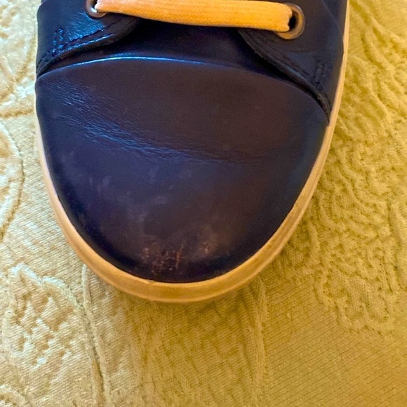 Navy Blue ECCO Leather sneakers. Size39EU/8US. Slight scuff on upper right shoe - Picture 14 of 16